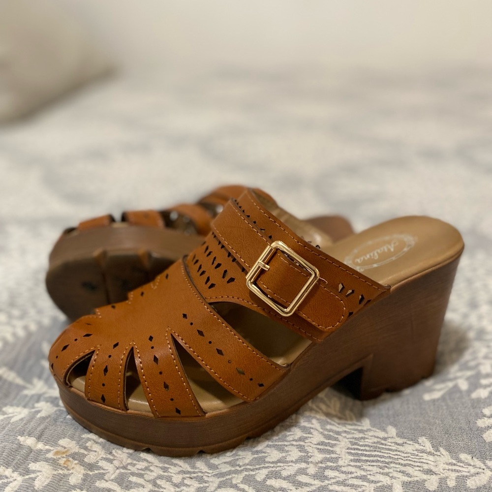 Cute little brown wedge heel